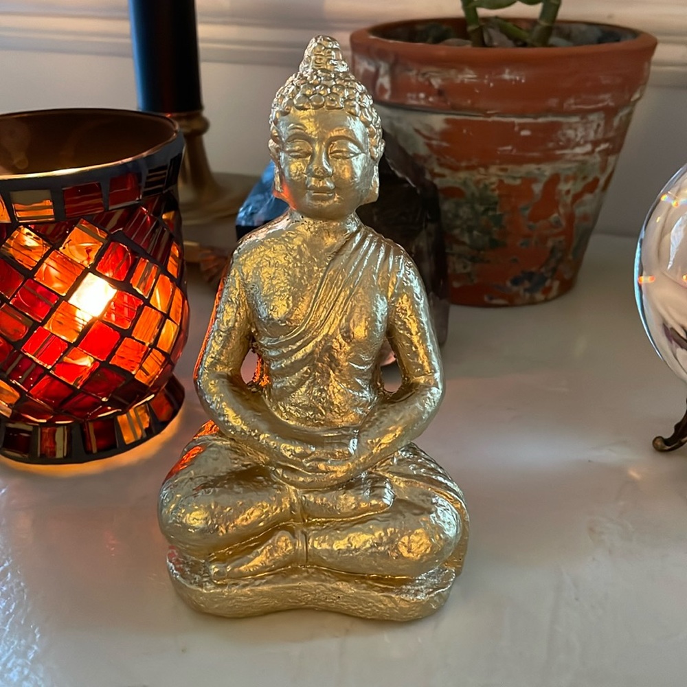 Gold concrete, Buddha statue